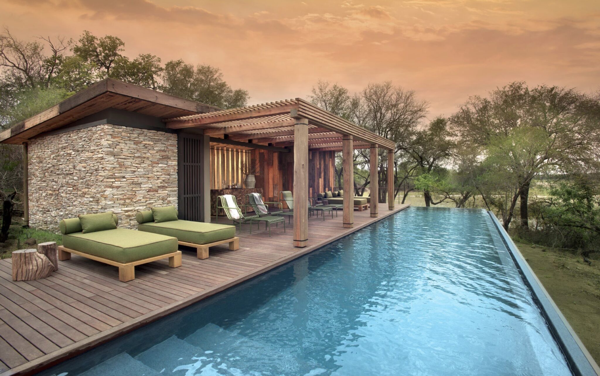 RENOLIT Offers Dark Stone Interior Look for Pools