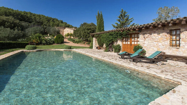 RENOLIT Offers TOUCH Collection of Reinforced PVC Membrane for Pool Interiors 
