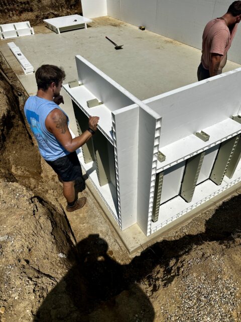 bsquared polypropylene pool wall kit being installed on site